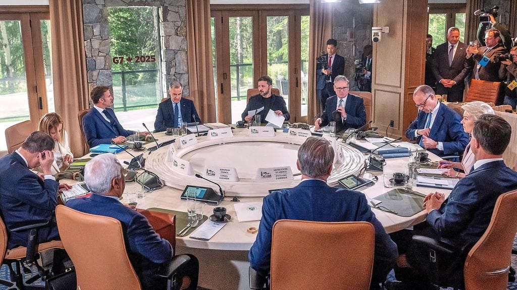 Kuvassa G7-huippukokoukseen osallistuneita johtajia.