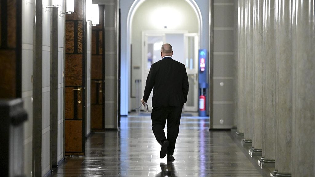 Antti Pelttari on kiistänyt rikosepäilyn, mutta sanonut että ei tule valittamaan virasta pidättämisestä rikostutkinnan ajaksi.