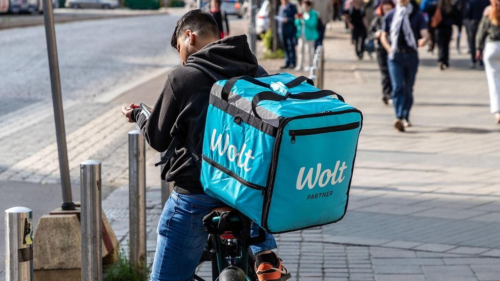 Lähettien asemaan sekä työlain soveltamatta jättämiseen liittyy Woltin mukaan tulkinnallisia kysymyksiä, joita on selvennettävä lainsäädännöllä.