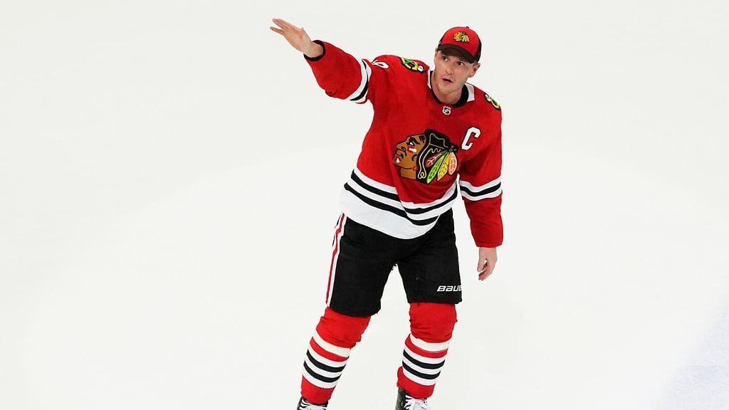 Jonathan Toews edusti koko aiemman NHL-uransa Chicago Blackhawksia. Nyt häntä kutsuu synnyinkaupunkinsa seura Winnipeg Jets.