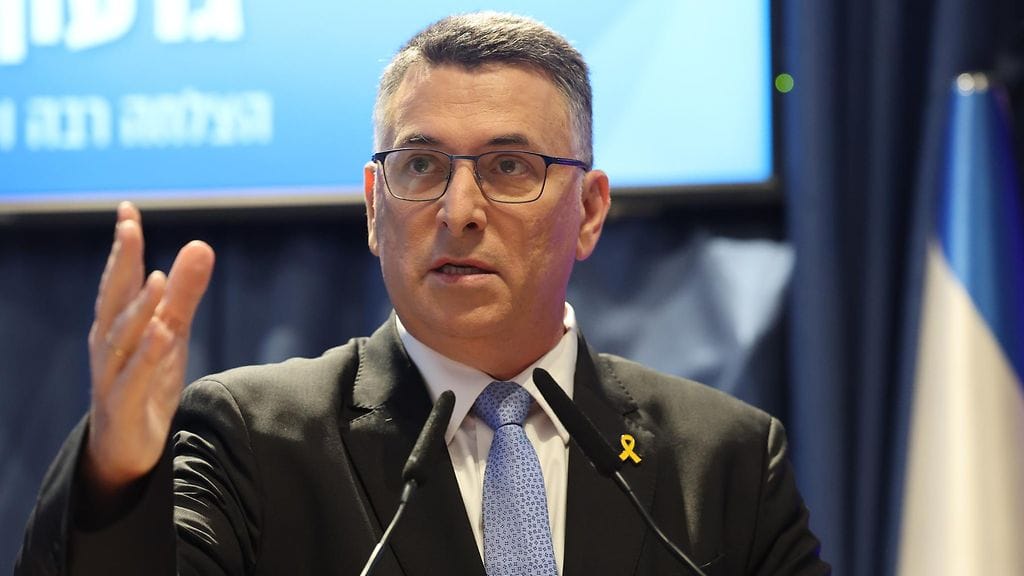 Israelin ulkoministeri Gideon Saar arvioi Iranin kyvyn ydinaseen kehittämiseen heikentyneen.