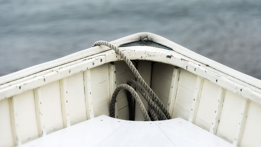 Nuoret kaatuivat soutuveneellä Salossa. Kaikilla oli onneksi päällä kelluntaliivit. Kuvituskuva.