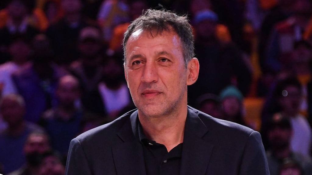 Vlade Divacin lonkka oli murtunut.