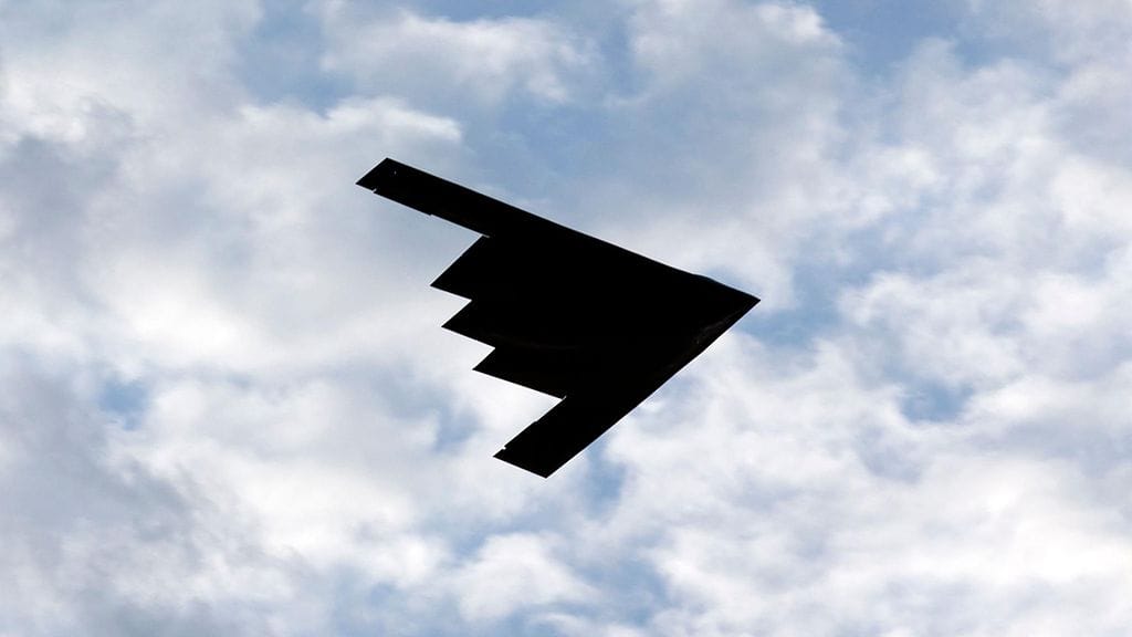 Tämä B-2-pommikone nähtiin itsenäisyyspäivän juhlallisuuksien aikana Washington DC:ssä 4. heinäkuuta 2020.