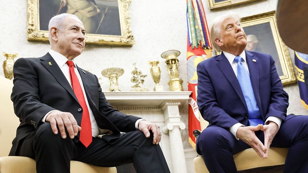 Israelin pääministeri Benjamin Netanjahu on onnitellut Yhdysvaltain presidenttiä Donald Trumpia iskuista Iraniin. Kuvassa Netanjahu ja Trump Valkoisessa talossa helmikuussa 2025.