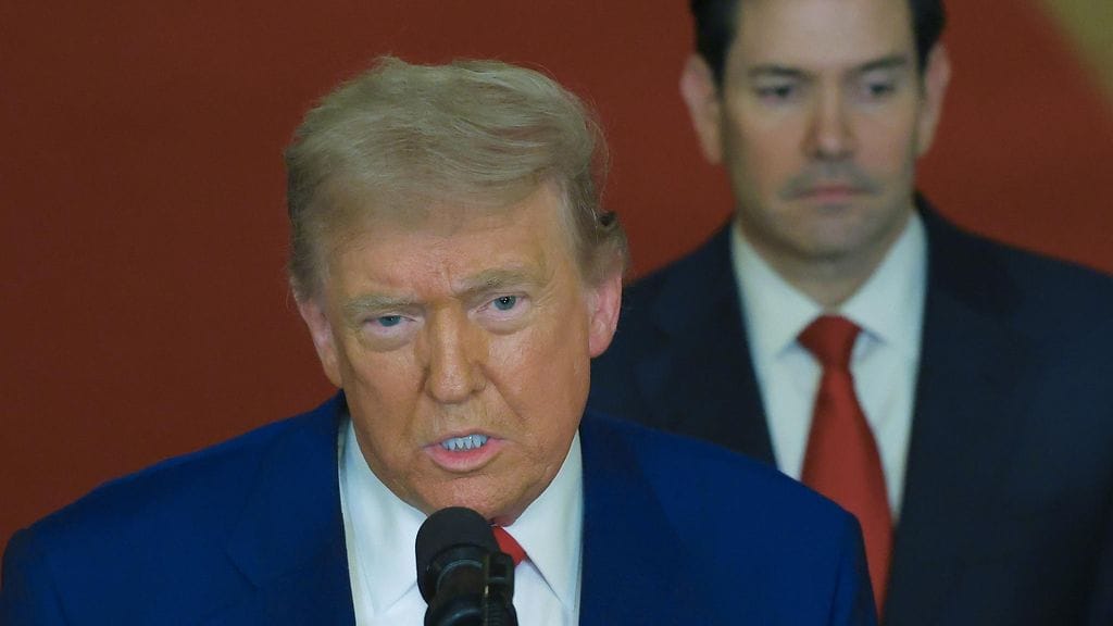 Yhdysvaltain presidentin Donald Trumpin (kuvassa vasemmalla) ja varapresidentin J. D. Vancen mukaan liittovaltion hallinnon sulku on todennäköinen.