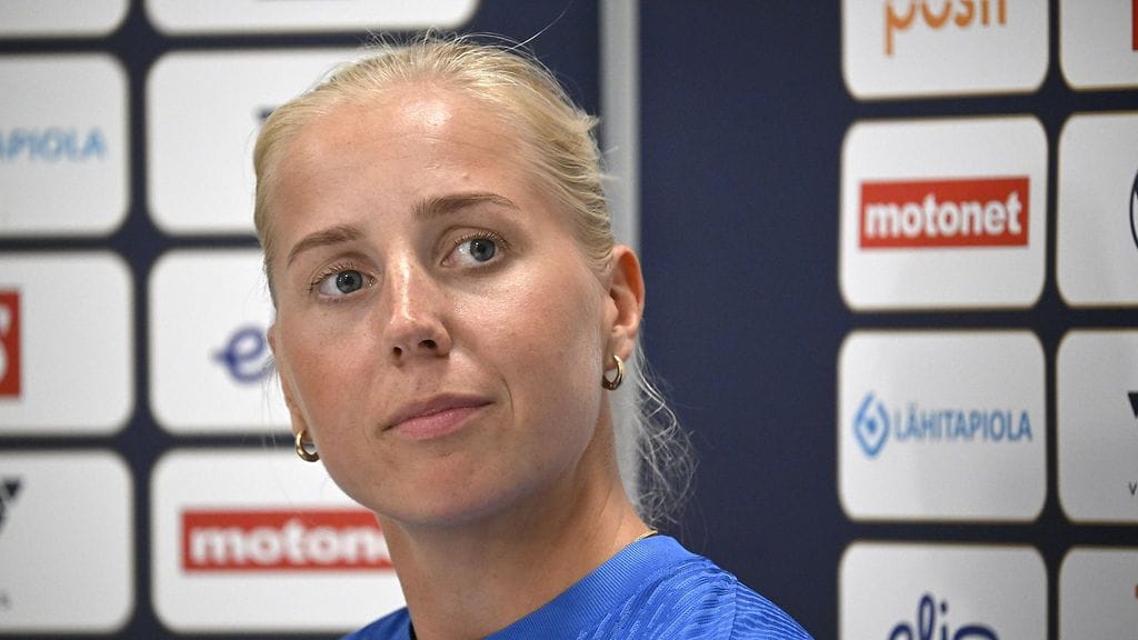 Eveliina Summanen valmistautuu jalkapallon EM-kisoihin.