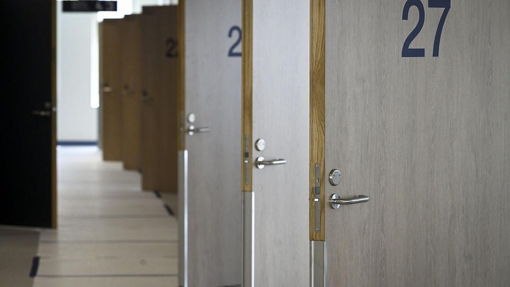 yhyet, enintään kymmenen päivän poissaolot muodostavat vuosittain yli puolet kokonaiskustannuksista. Kuvituskuva.