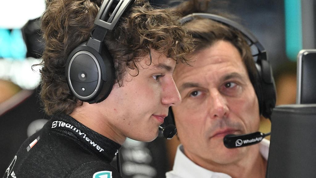 Toto Wolff sanoo suhtautuvansa Kimi Antonelliin samalla tavalla kuin tehtaalla töissä olevaan mekaanikkoon.