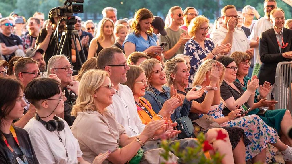 SuomiAreenan yleisöä Porissa kesällä 2024.