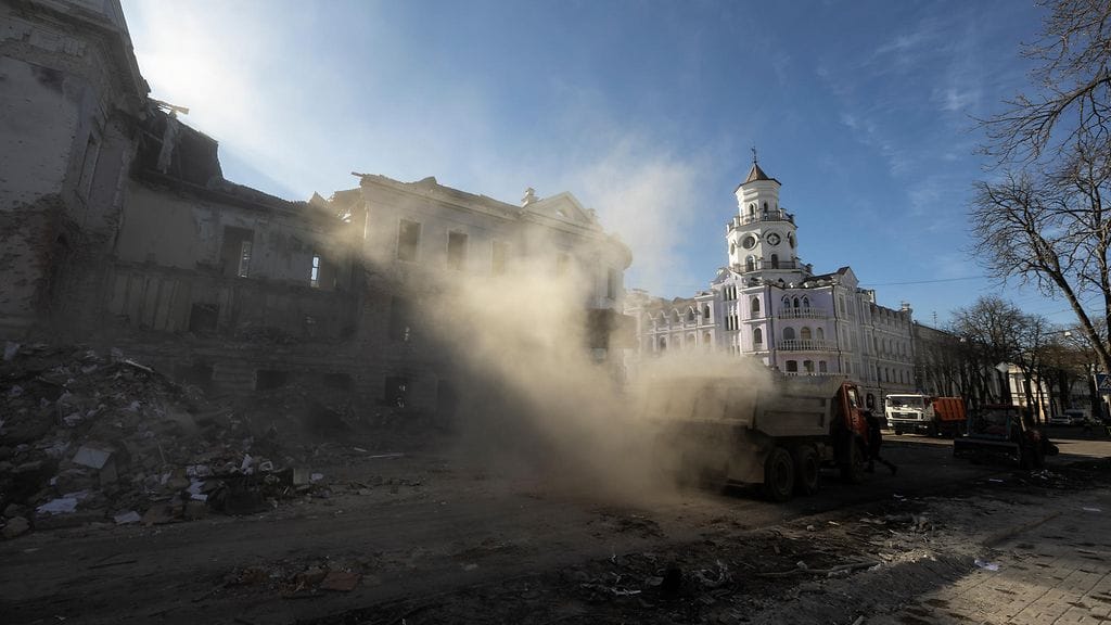 Sumyn keskusta kuvattuna Venäjän iskujen jälkeen 15. huhtikuuta.