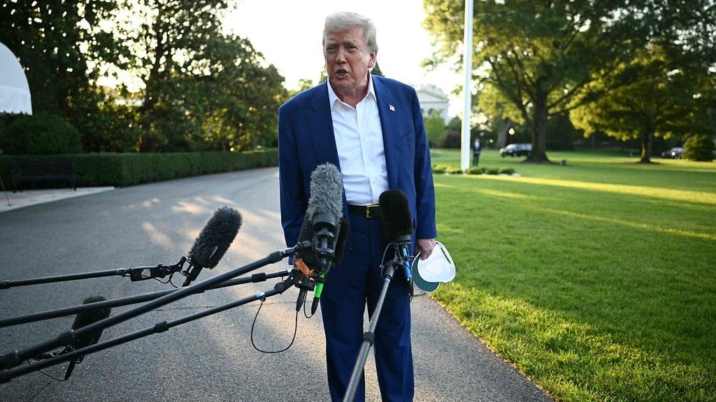 Yhdysvaltojen presidentti Donald Trump tiistaina juuri ennen lähtöään Naton huippukokoukseen Haagiin.