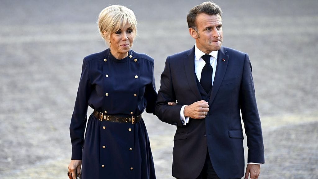 LK 24.6.2025 Ranskan presidentti Emmanuel Macron ja hänen puolisonsa Brigitte Macron saapuivat kuningas Willem-Alexanderin isännöimälle illalliselle Huis ten Boschin palatsiin Naton huippukokouksen aikana Haagissa.