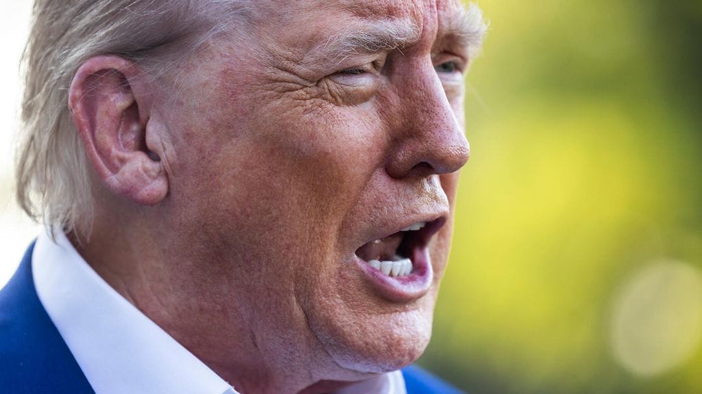 Yhdysvaltojen presidentti Donald Trump juuri ennen lähtöään Naton huippukokoukseen.