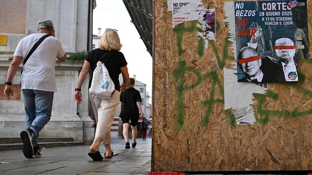 2506-LK-Bezosin hääkuvitusta 2