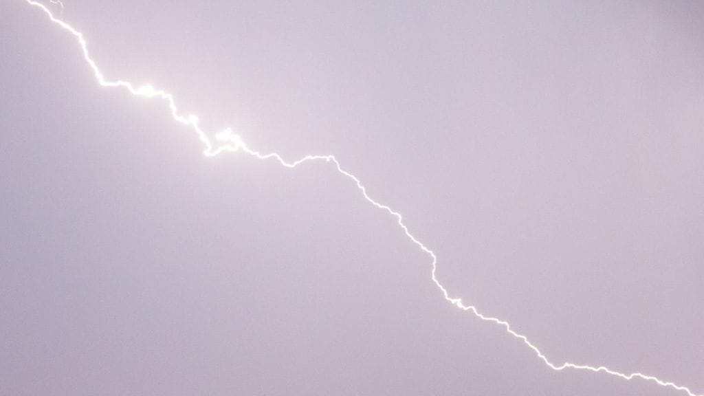 20 ihmistä loukkaantui salaman iskettyä veteen lähes kirkkaalta taivaalta Yhdysvalloissa.