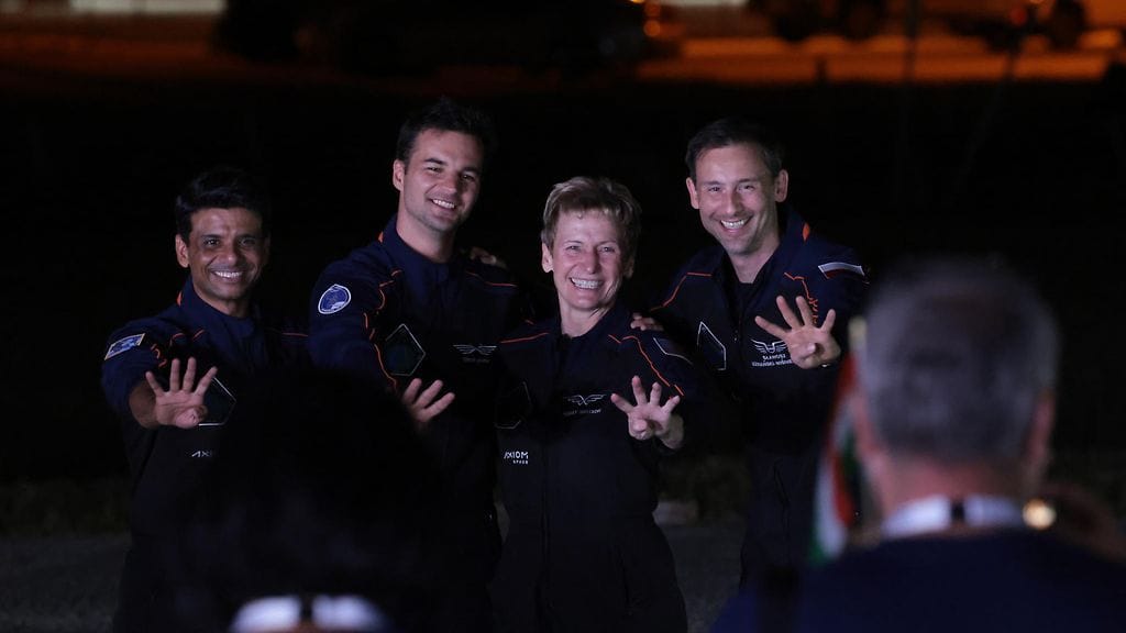 2506-AOP-astronautit-Axiom-4