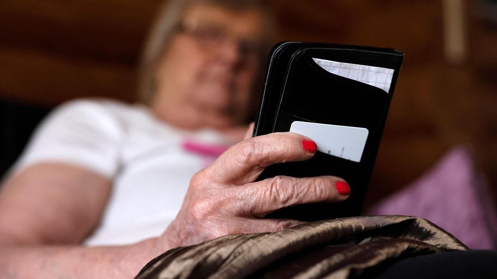 Jo lähes puolet suomalaisista lukee sanomalehtensä pelkästään digitaalisena.