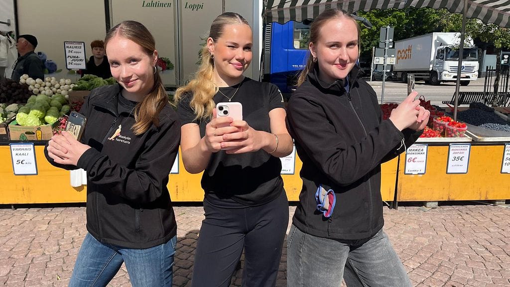 Kesätyöntekijät Kerttu, Lotta, Netta