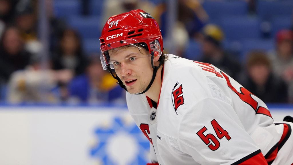 Juha Jääskä debytoi kuluneella kaudella NHL:ssä Carolina Hurricanesissa.