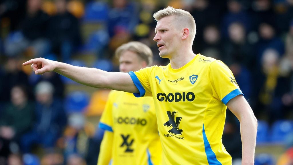 Juhani Ojala (kuvassa etualalla).