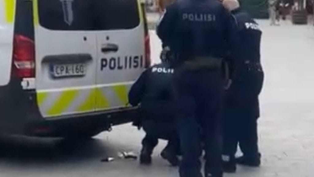 Lukijan kuva: Kuula-aseen kanssa Itäkeskuksessa liikkunut henkilö sai aikaan suuren poliisioperaation.