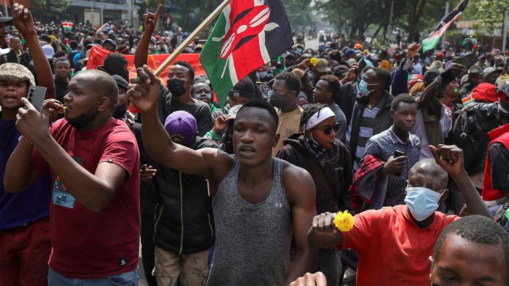 Mielenosoittajia Nairobin keskustassa 25. kesäkuuta 2025.