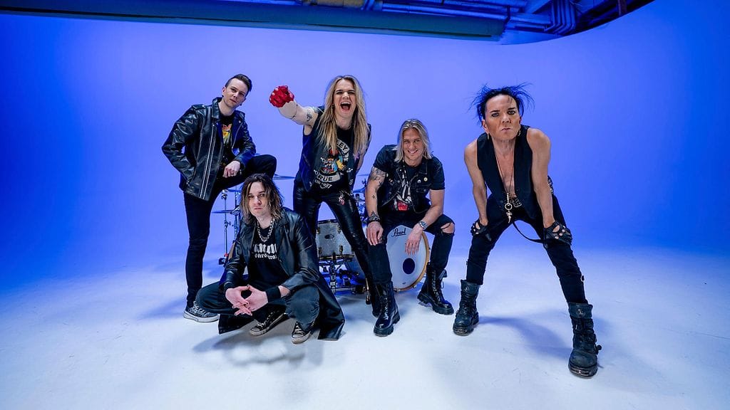 Radio Rock Band julkaisi ensimmäisen kappaleensa 27. kesäkuuta. Kokoonpanoon kuuluvat (vasemmalta oikealle) Taneli Rantala, Joel Hokka, Olli Herman, Sami Kuronen ja Jussi 69.