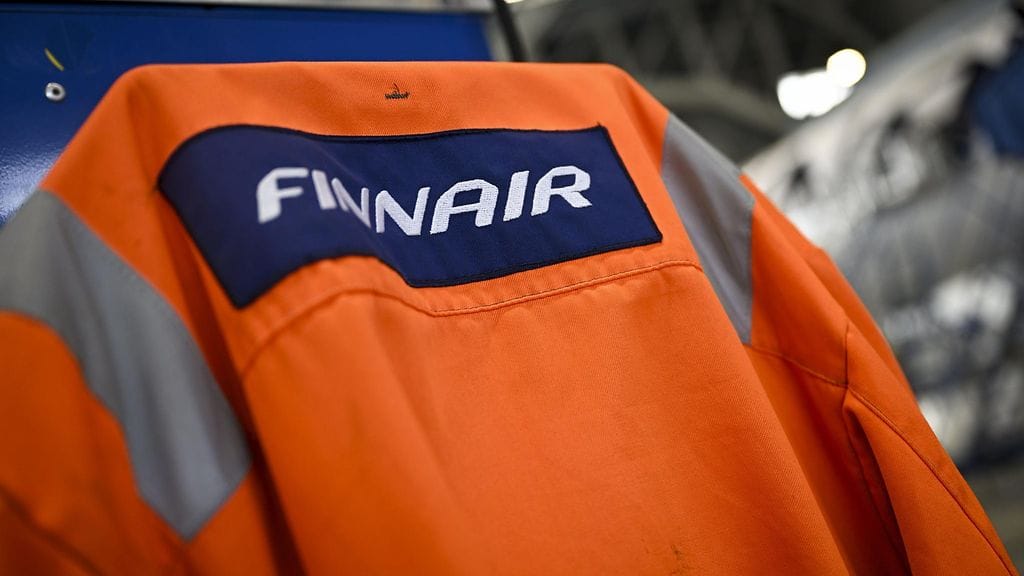Finnairin logo Helsinki-Vantaan lentokentällä 10. kesäkuuta 2025.