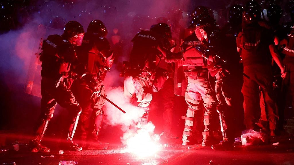 LK 290625 Kuvaa mielenosoituksesta Belgradista 28. kesäkuuta 2025