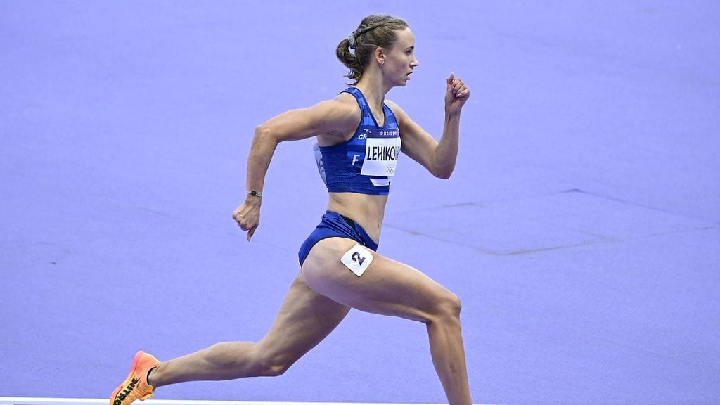 Viivi Lehikoinen juoksi 4x400 metrin sekaviestissä Suomen ankkuriosuuden.