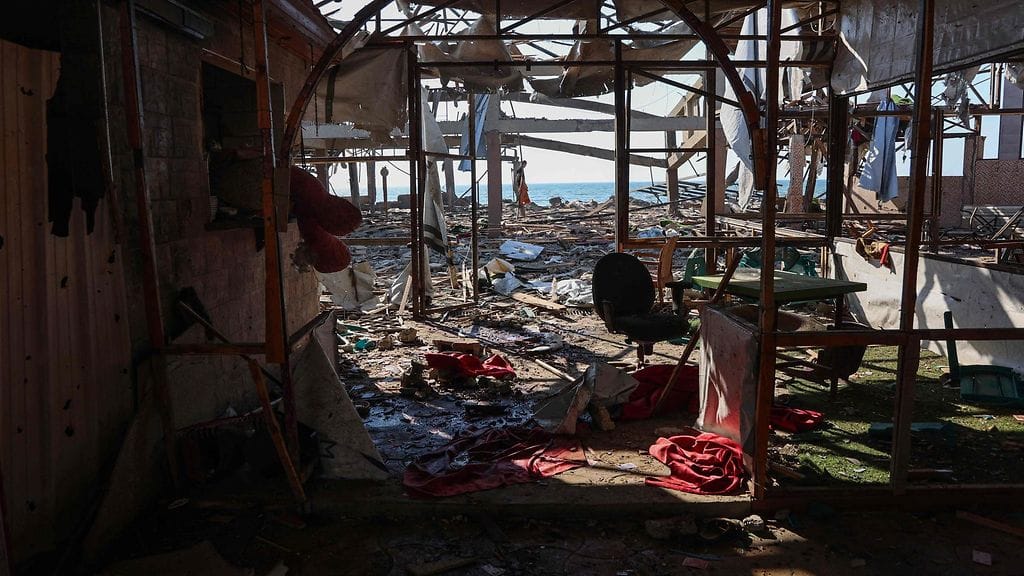 Israel iski kahvilaan Gazassa LK