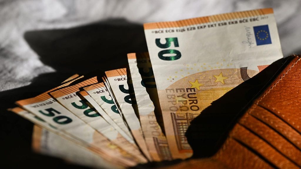 Myöhään maksetuista mätkyistä peritään 11,5 prosentin viivästyskorko.