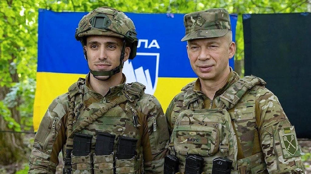 Kuvassa Ukrainan asevoimien ylipäällikkö Oleksandr Syrskyi vierailee eturintamalla.