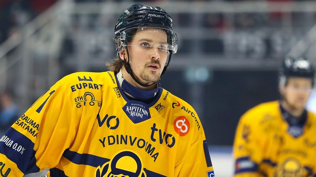 Tarmo Reunanen on pelannut SM-liigaa aiemmin TPS:ssä, Lukossa ja HPK:ssa. Kuva maaliskuulta 2024.