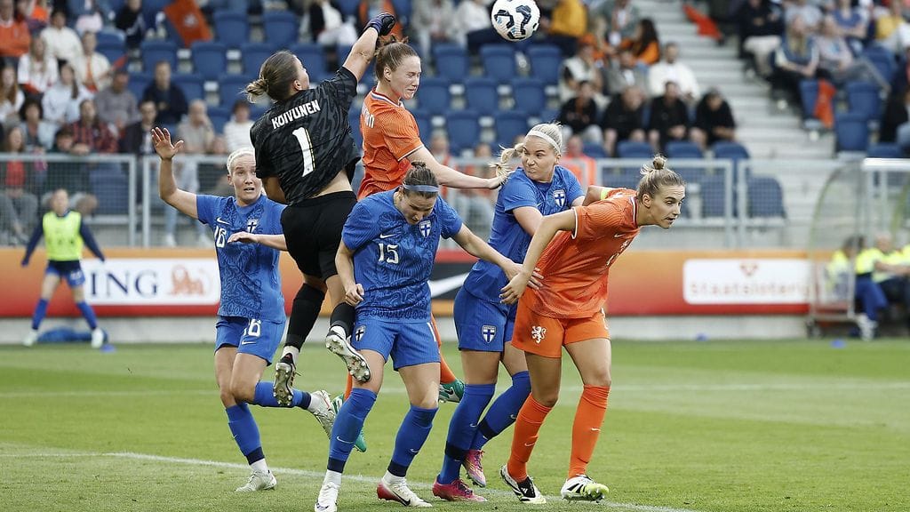 Helmarien puolustustyöskentely petti pahasti kahteen kertaan EM-kenraalissa Hollantia vastaan.