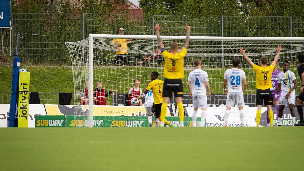 KuPS ja Gnistan järjestivät maalijuhlat Veikkausliigassa.