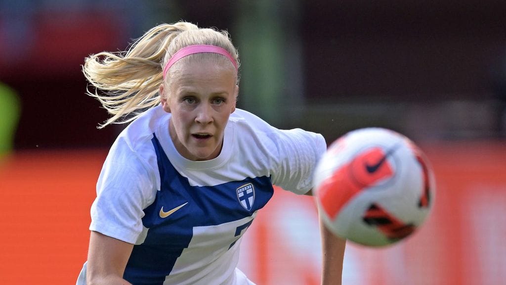 Adelina Engman on pelannut 93 A-maaottelua ja tehnyt niissä 12 maalia.