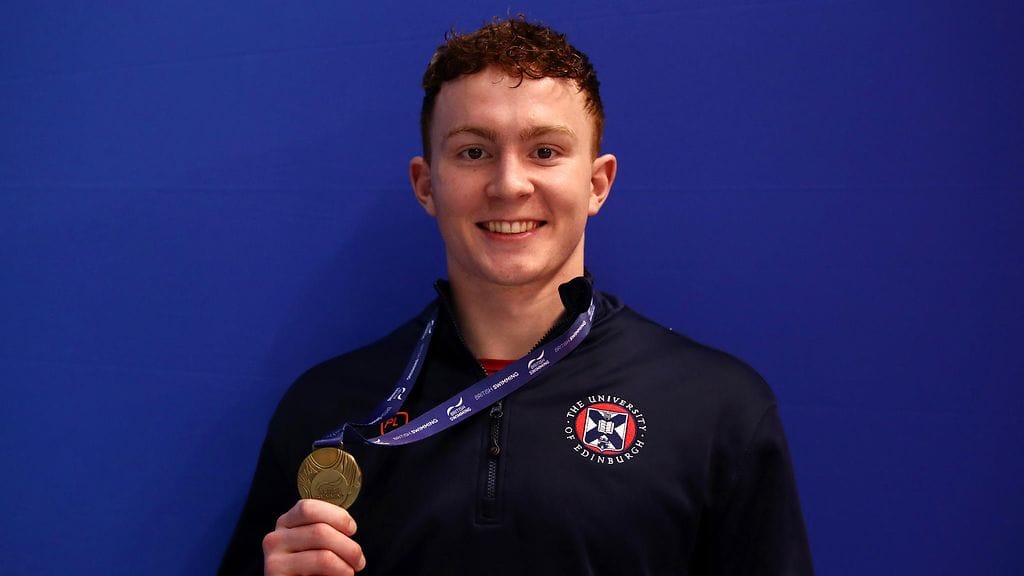 Archie Goodburn hymyili 50 metrin rintauinnin Britannian mestarina vuonna 2023.