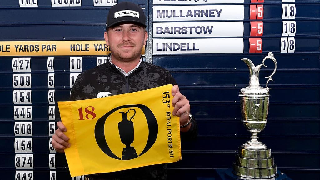 Oliver Lindell juhlimassa paikkaa The Openiin.