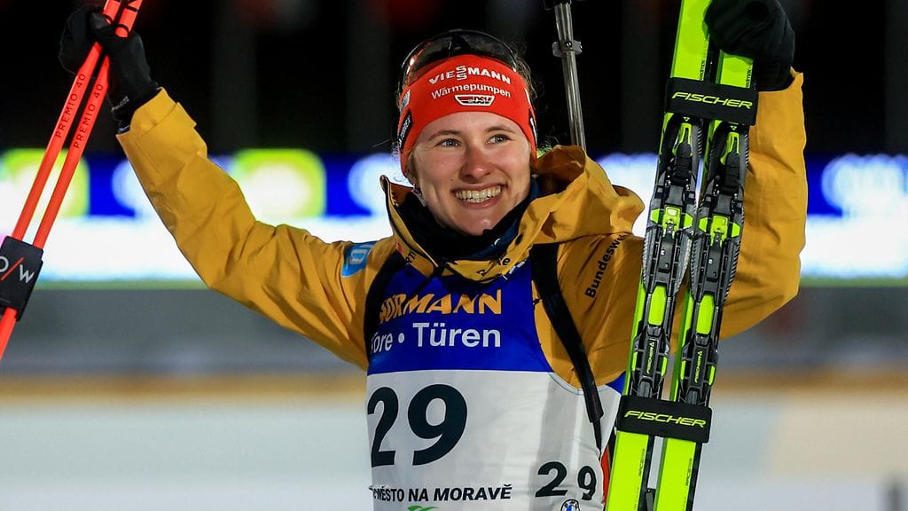 Saksalainen Janina Hettich-Walz saavutti edellisissä MM-kisoissaan Nove Mestossa 2024 normaalimatkan hopean ja viestipronssin.