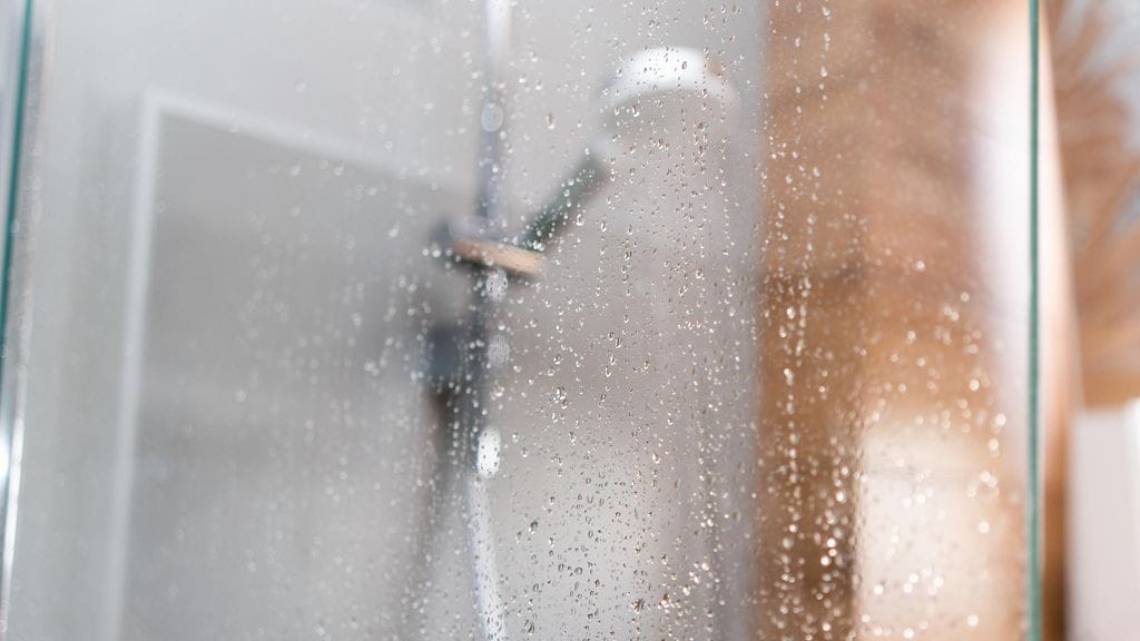 suihkussa on höyryä