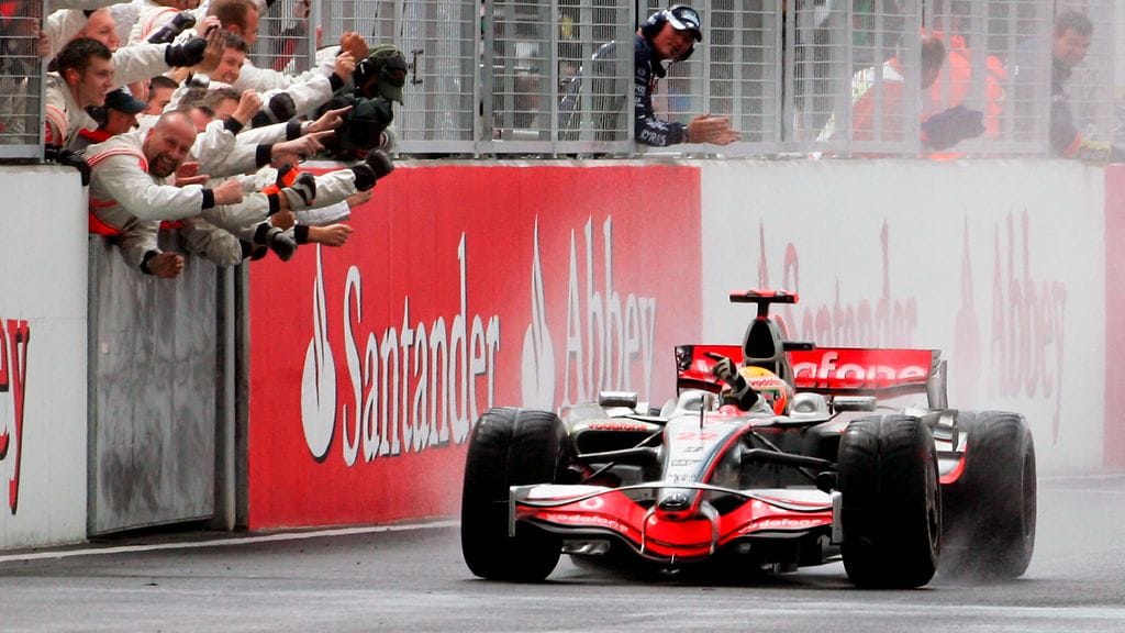Lewis Hamilton toi McLarenille sen edellisen Britannian GP:n voiton vuoden 2008 Silverstonen kisassa.