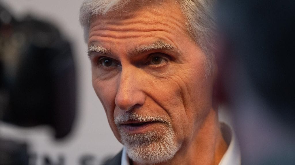 Damon Hill menetti mahdollisuutensa vuoden 1994 F1-maailmanmestaruuteen viimeisessä kisassa karvaalla tavalla.