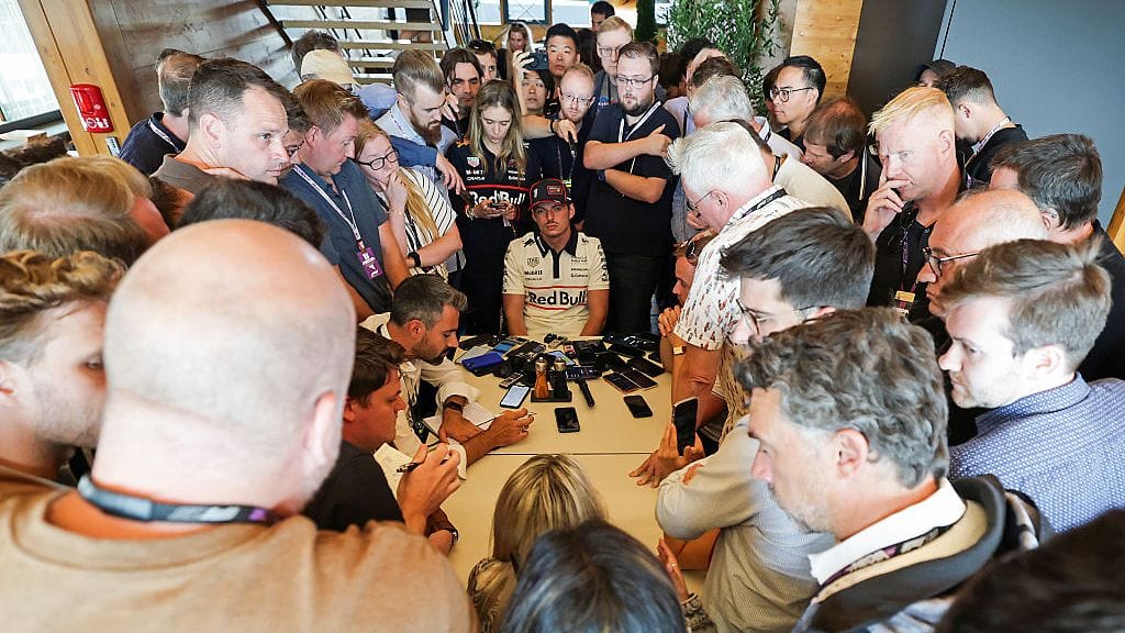 Max Verstappen oli valtavan mediahuomion kohteena Britannian GP:n mediapäivänä Silverstonen radalla.
