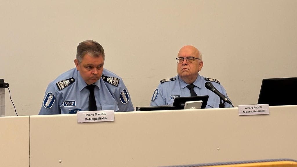 Ratina poliisin tiedotustilaisuus poliisit