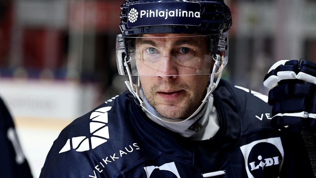 Mikael Ruohomaa maajoukkuepaidassa marraskuussa 2024.