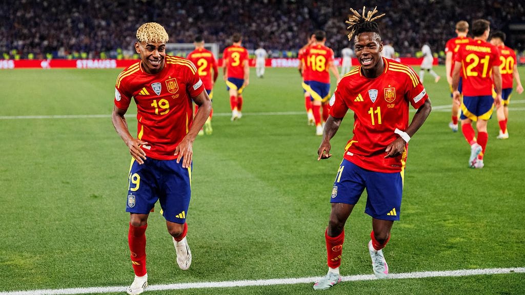 Barcelona olisi halunnut Nico Williamsin (oik.) maajoukkuetoverinsa Lamine Yamalin (vas.) rinnalle myös seurajoukkueeseen, mutta siirto tyssäsi.