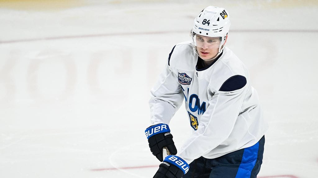 Kaapo Kakko (kuvassa) on tällä hetkellä rajoitettu vapaa agentti NHL:ssä.