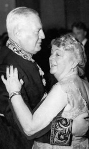 Hollannin lähettiläs Jan Thordor van der Vlugt ja rouva Alli Paasikivi vuonna 1953.